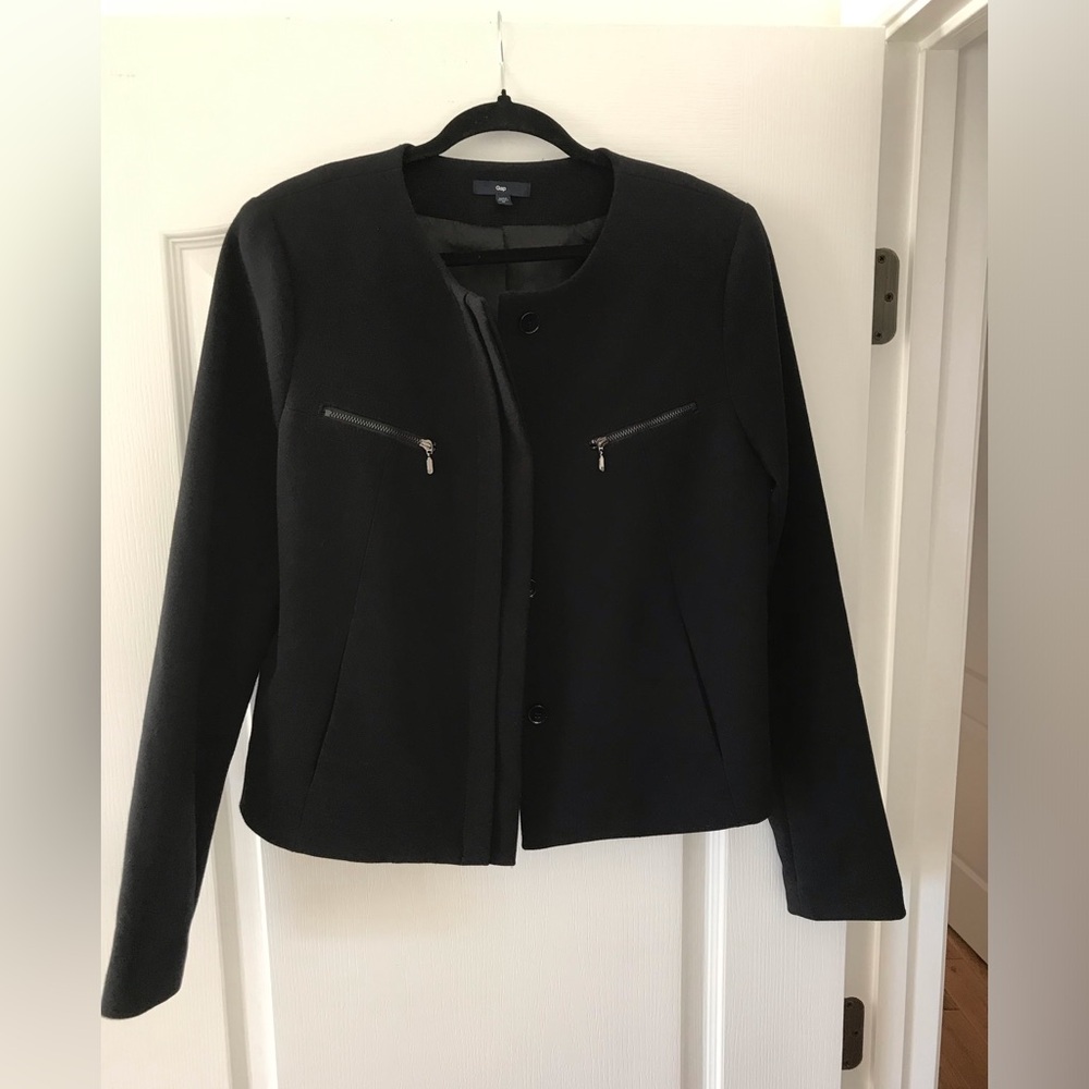 GAP cropped black blazer/jacket.